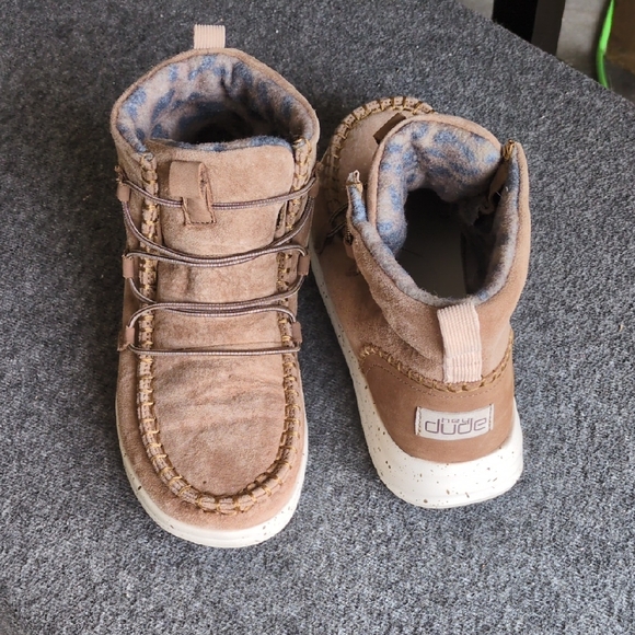 Hey Dude Women's Tan Boots Size 7 - Picture 1 of 6